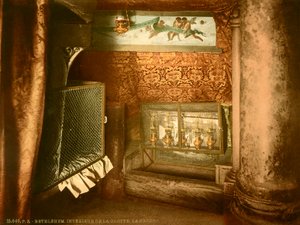 伯利恒诞生教堂的石窟内部，1880-1900（光致变色）88：由苏黎世Photochrom公司制作的彩色照片; 作者 瑞士摄影师